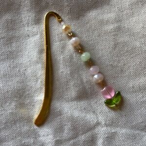 Metal gold tulip bookmark